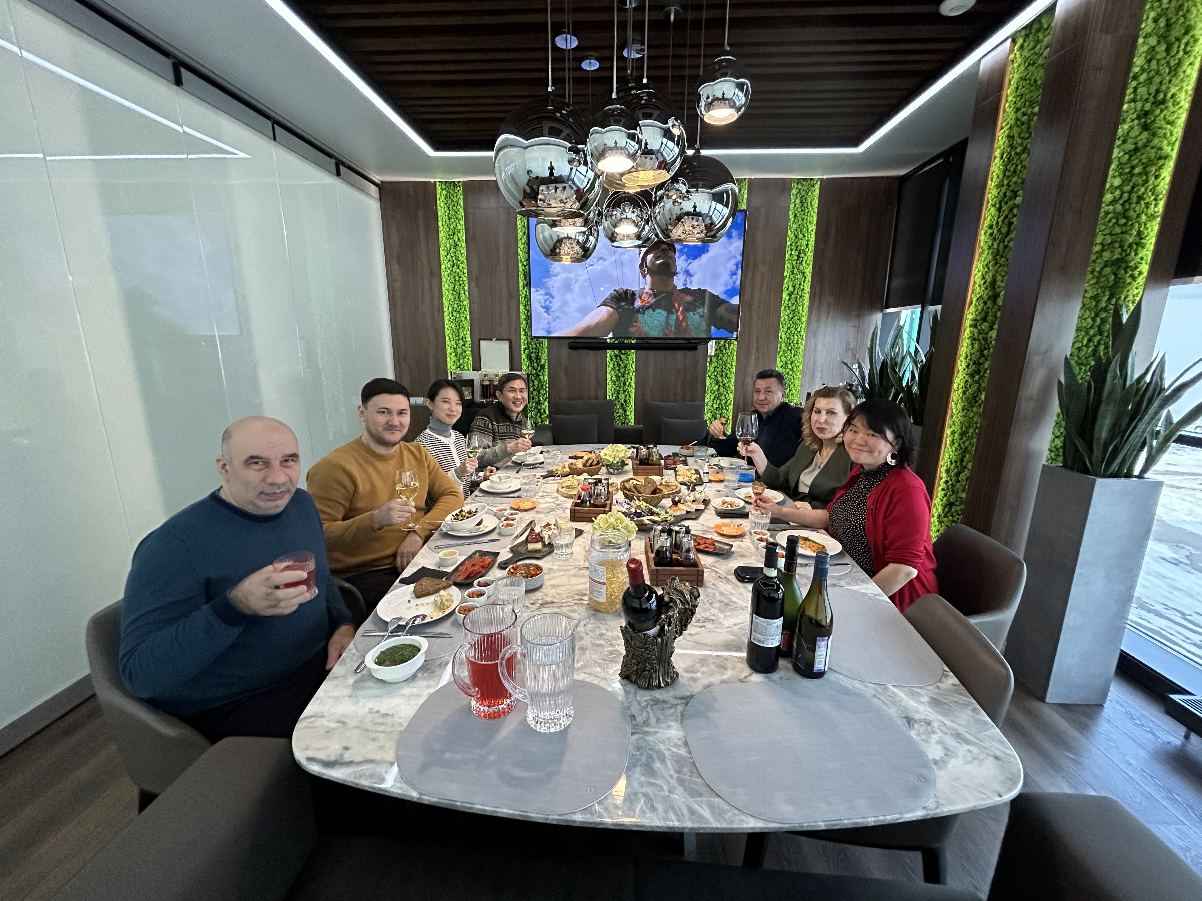 仕入れ・販売先企業との強固な絆